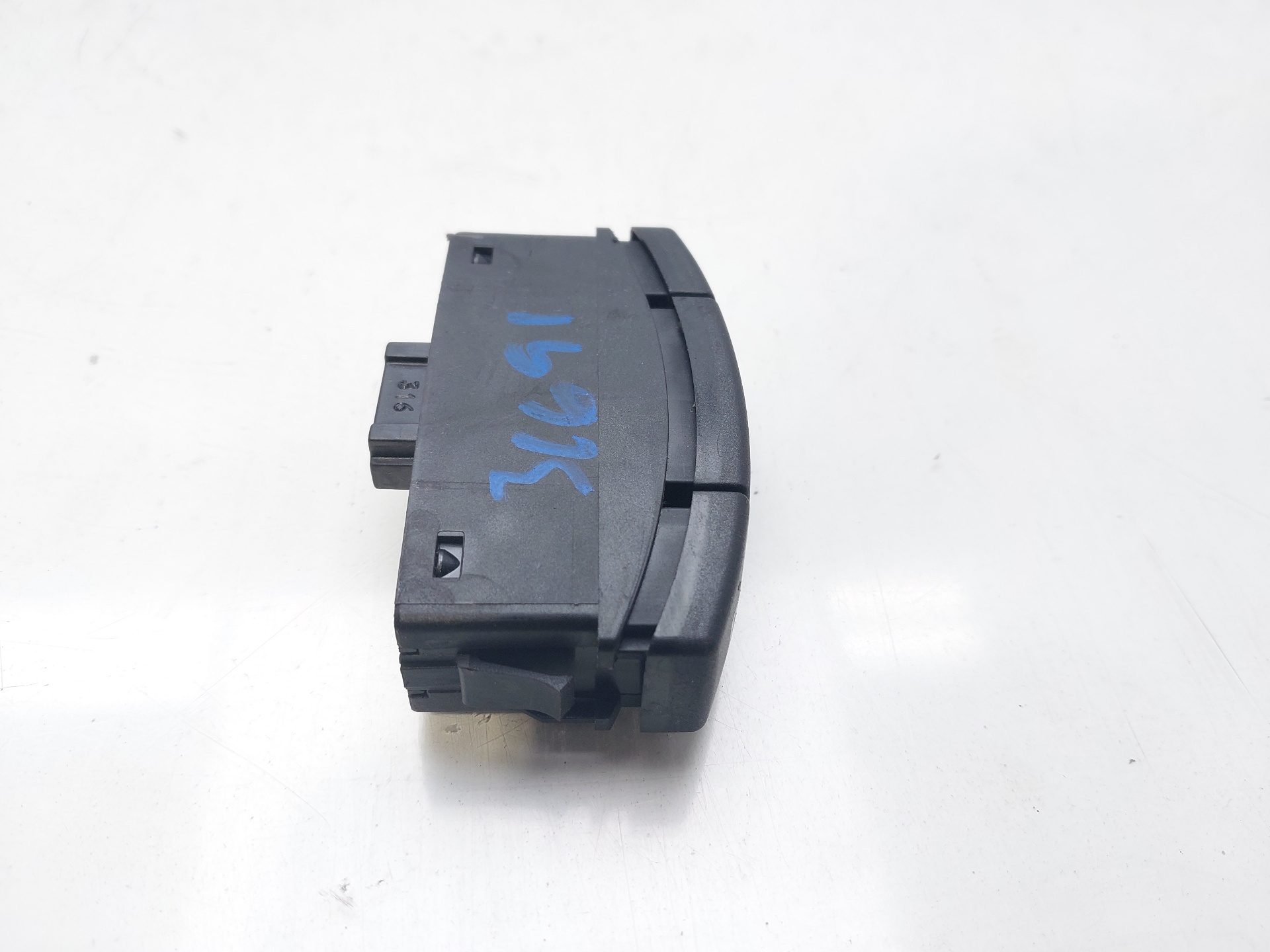 BMW 1 Series E81/E82/E87/E88 (2004-2013) Hazard button 694560303 