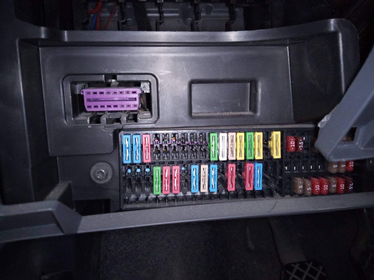SEAT Cordoba 2 generation (1999-2009) Fuse Box 5J0937615C SEAT Cordoba 2 generation (1999-2009) Fuse Box 5J0937615C