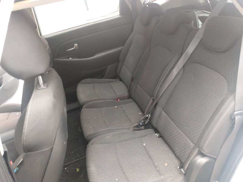 Kia carens outlet isofix