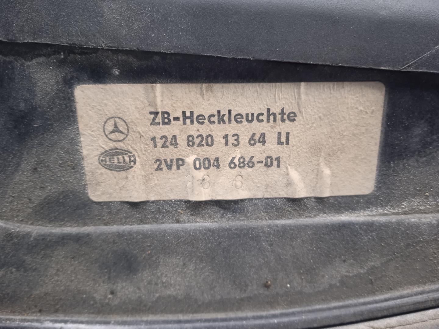 Mercedes-Benz Седан (W124) Bal hátsó lámpa