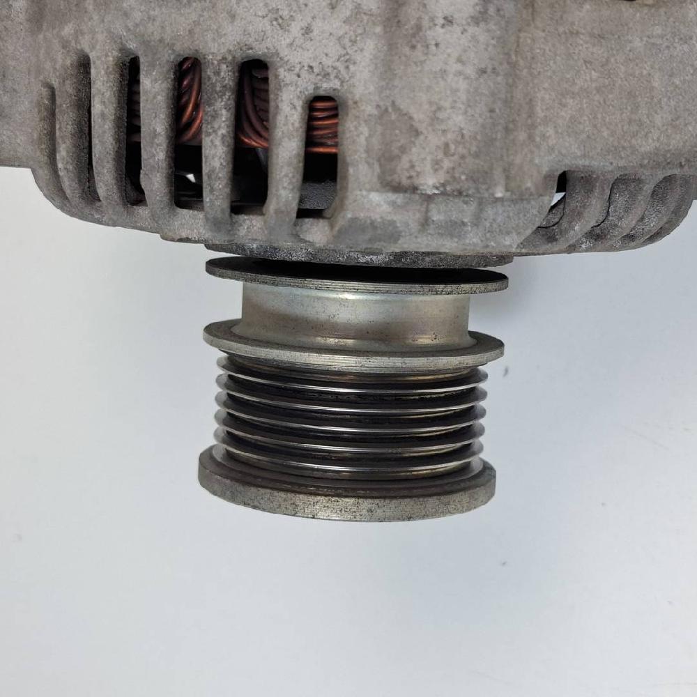Alternador 13579668 de Opel Insignia sports tourer 2008-2013 - pieza usada