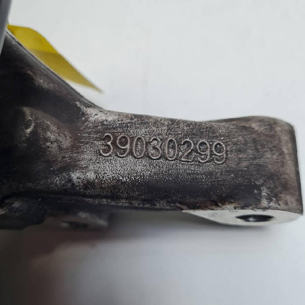Mangueta delantera izquierda 39030299 de Opel Astra k (b16) 2015-2021 - pieza usada