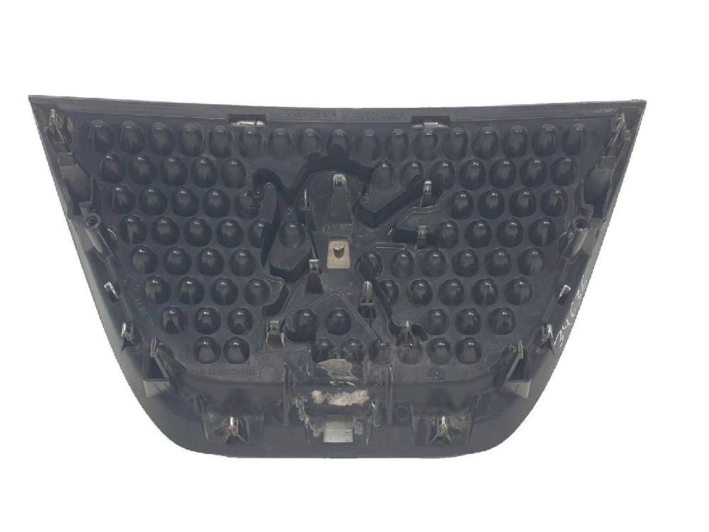 Front grille 9685973077 de Peugeot 3008 suv (mc_, mr_, mj_, m4_) 2016-2016 - pieza usada