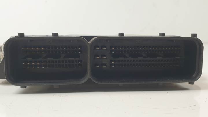 Switchboard engine uce 0281013228 de Volkswagen Jetta (1k2) 2005-2010 - pieza usada