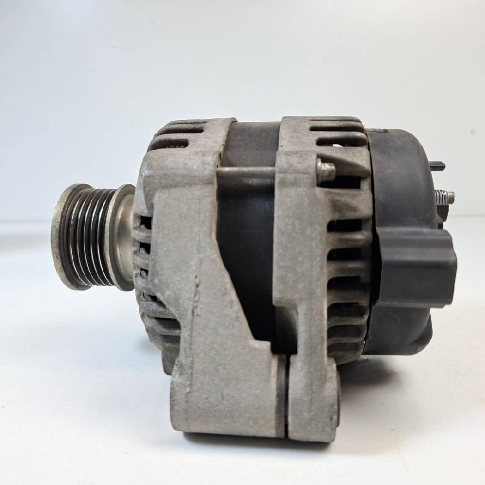Alternador 13579668 de Opel Insignia sports tourer 2008-2013 - pieza usada