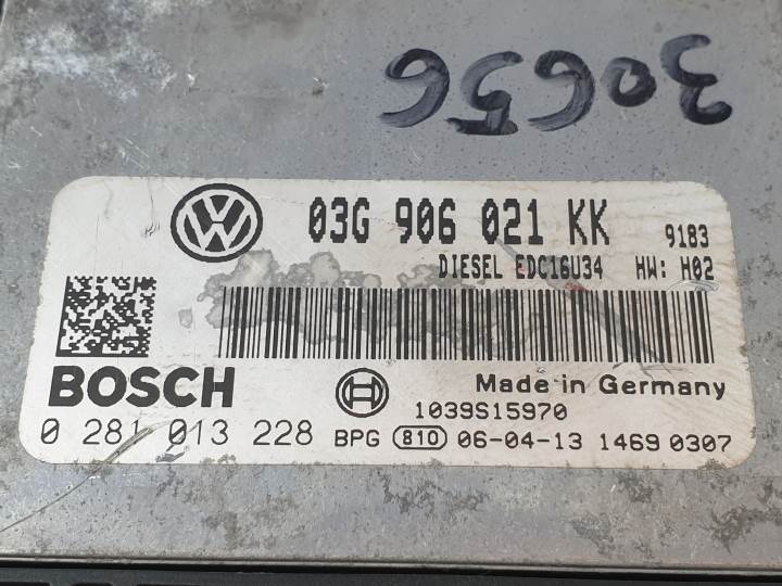 Switchboard engine uce 0281013228 de Volkswagen Jetta (1k2) 2005-2010 - pieza usada