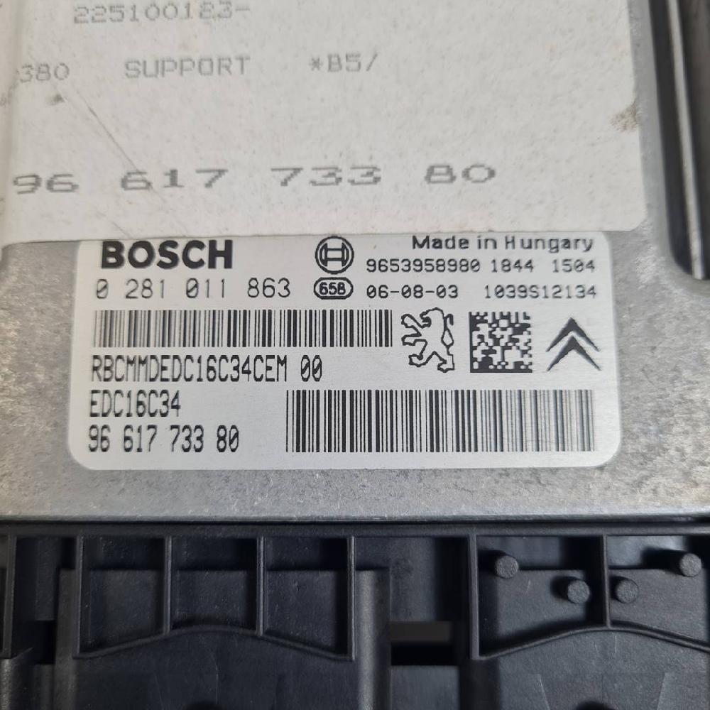 Centralita motor uce 0281011863 de Citroen C4 i sedán 2006-2011 90 CV - pieza usada