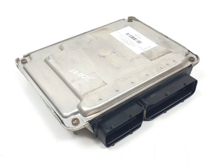 Switchboard engine uce 0281010120 de Audi A3 (8l) 1996-2003 - pieza usada