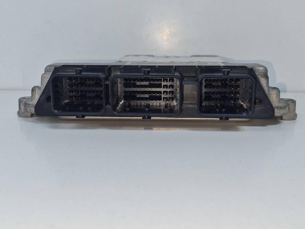 Centralita motor uce 0281011863 de Citroen C4 i sedán 2006-2011 - pieza usada