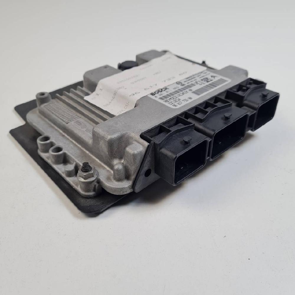 Centralita motor uce 0281011863 de Citroen C4 i sedán 2006-2011 90 CV