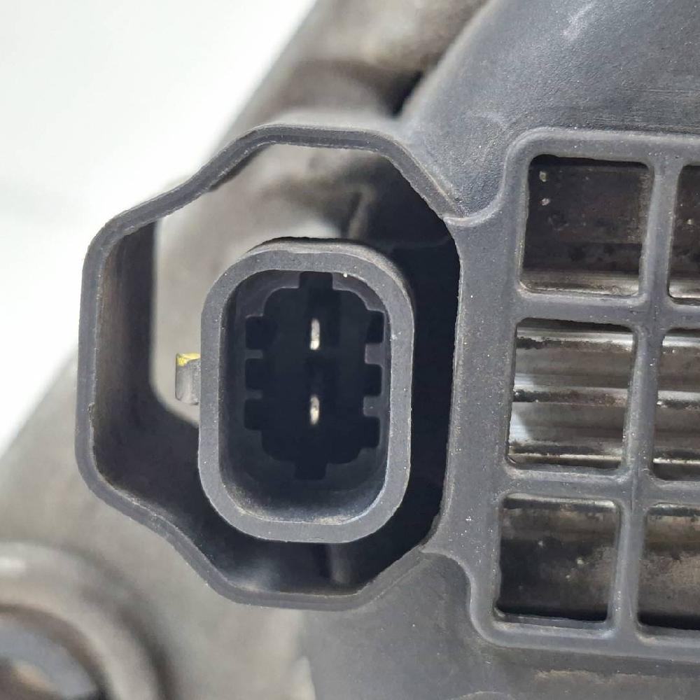 Alternador 13579668 de Opel Insignia sports tourer 2008-2013 - pieza usada