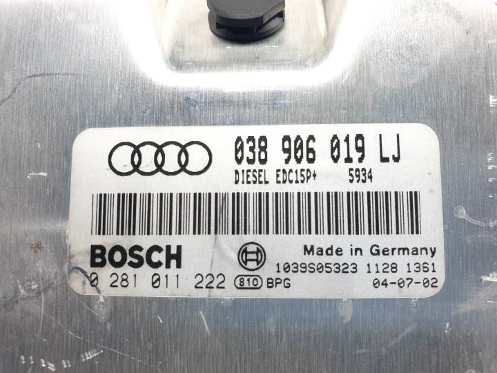 Boîtier moteur uce 0281011222 de Audi A4 b6 avant (8e5) 2001-2004 - pieza usada