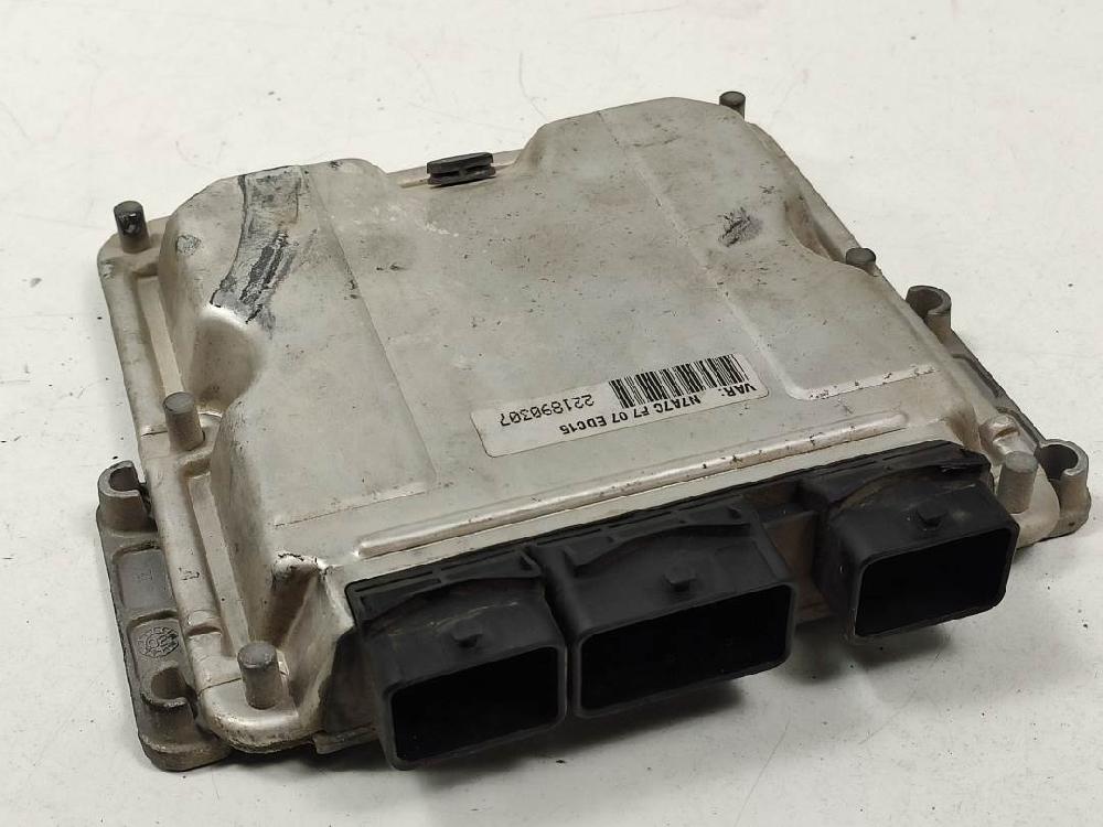 Switchboard engine uce RHZ 0281010962 de Citroen Xsara (n1) 2000-2005 109 CV con 145126 km