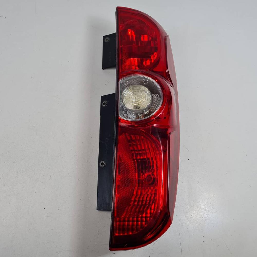 Piloto trasero izquierdo 00519248460 de Opel Combo tour (x12) 2012-2018