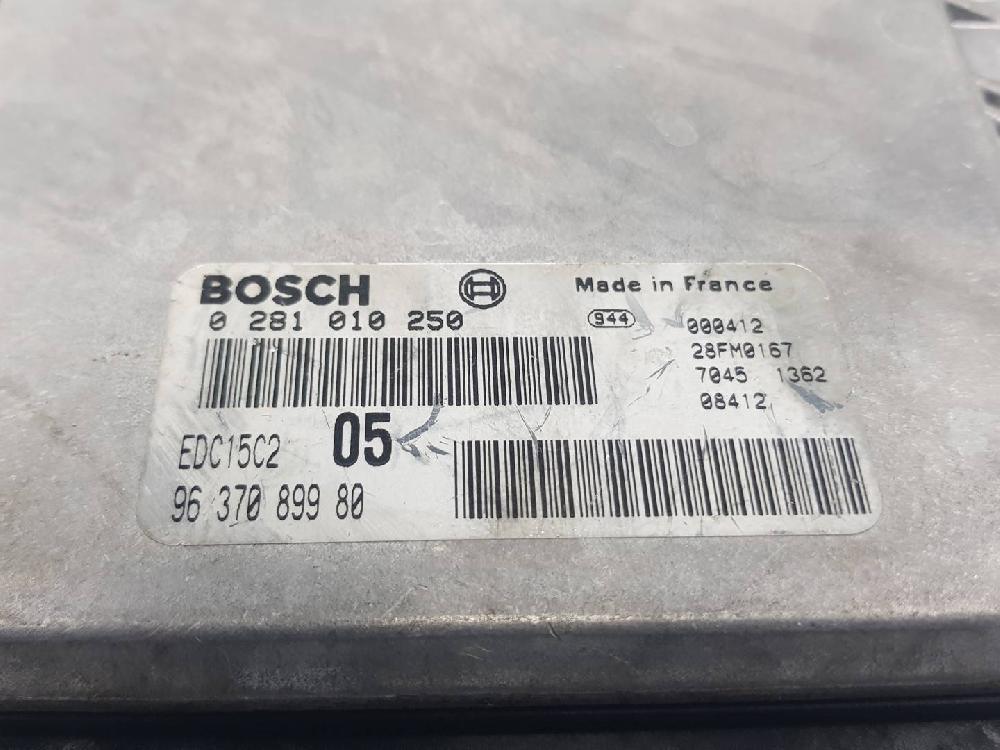Motorsteuergerät 0281010250 de Peugeot 206 hatchback (2a/c) 1998-2010 - pieza usada