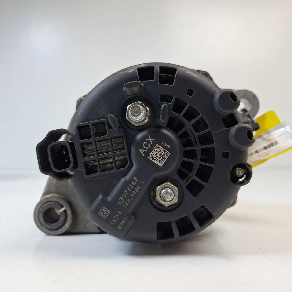 Alternador 13579668 de Opel Insignia sports tourer 2008-2013 - pieza usada