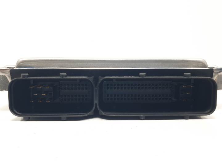 Boîtier moteur uce 0281011222 de Audi A4 b6 avant (8e5) 2001-2004 - pieza usada