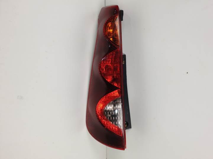 Piloto trasero izquierdo K9K276 22016752 de Nissan Note (e11, ne11) 2006-2012 86 CV con 1 km