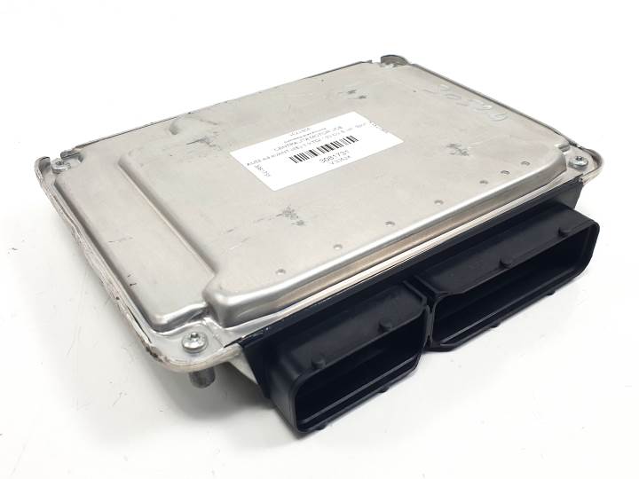 Boîtier moteur uce 0281011222 de Audi A4 b6 avant (8e5) 2001-2004 - pieza usada