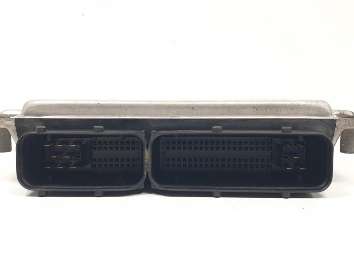 Switchboard engine uce 0281010120 de Audi A3 (8l) 1996-2003 - pieza usada