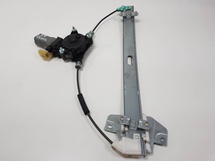 Elevalunas delantero izquierdo G4EE de Kia Rio i fastback (dc) 2006-2011 con 31189 km - pieza usada