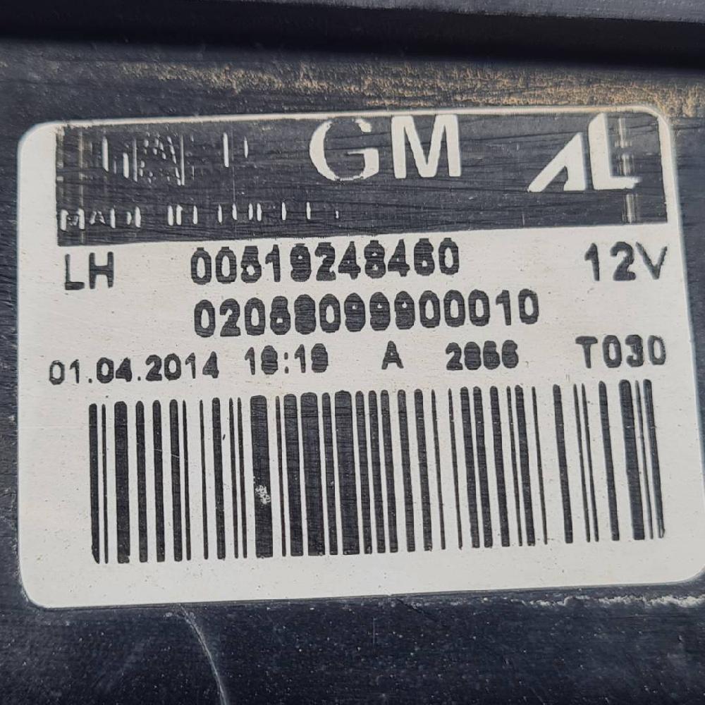 Feu arrière gauche 00519248460 de Opel Combo tour (x12) 2012-2018 - pieza usada