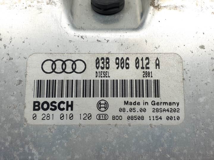 Switchboard engine uce 0281010120 de Audi A3 (8l) 1996-2003 - pieza usada