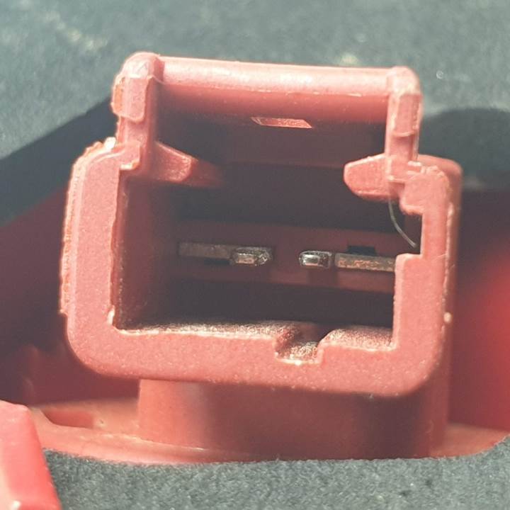Left inner tail light 9H05 9683461080 de Peugeot 3008 suv (mc_, mr_, mj_, m4_) 2016-2016 112 CV - pieza usada