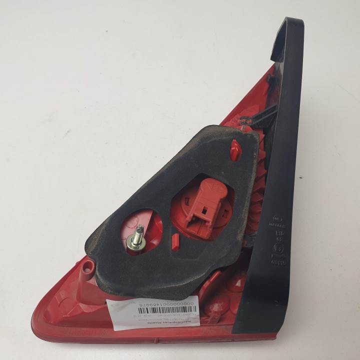 Left inner tail light 9H05 9683461080 de Peugeot 3008 suv (mc_, mr_, mj_, m4_) 2016-2016 112 CV - pieza usada