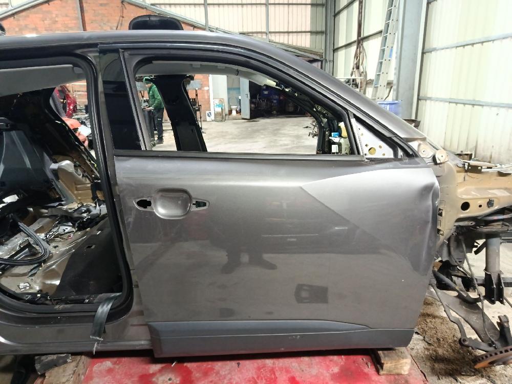 Porte avant droit YHS (DV5RCE) 9831047380 de Peugeot 2008 ii (ud_, us_, uy_, uk_) 2019-0 110 CV con 103452 km