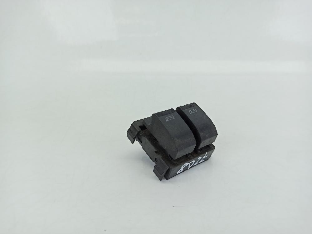 VOLKSWAGEN A3 8L (1996-2003) Кнопка стеклоподъемника передней левой двери 8L0959851 26027445