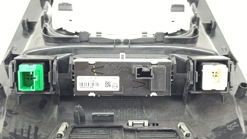 Lumière habitacle 5GF (EP6FADTXD) 9814583977 de Peugeot 3008 suv (mc_, mr_, mj_, m4_) 2016-0 181 CV con 88144 km - pieza usada