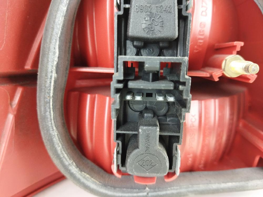 Scheinwerfer hinten rechts G9T 702,G9T 703 8200014360 de Renault Vel satis (bj0_) 2002-0 150 CV con 243000 km - pieza usada