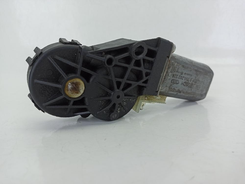 Sunroof electric motor RHR (DW10BTED4) 0390203228 de Peugeot 307 cc (3b) 2005-2009 136 CV con 222000 km - pieza usada