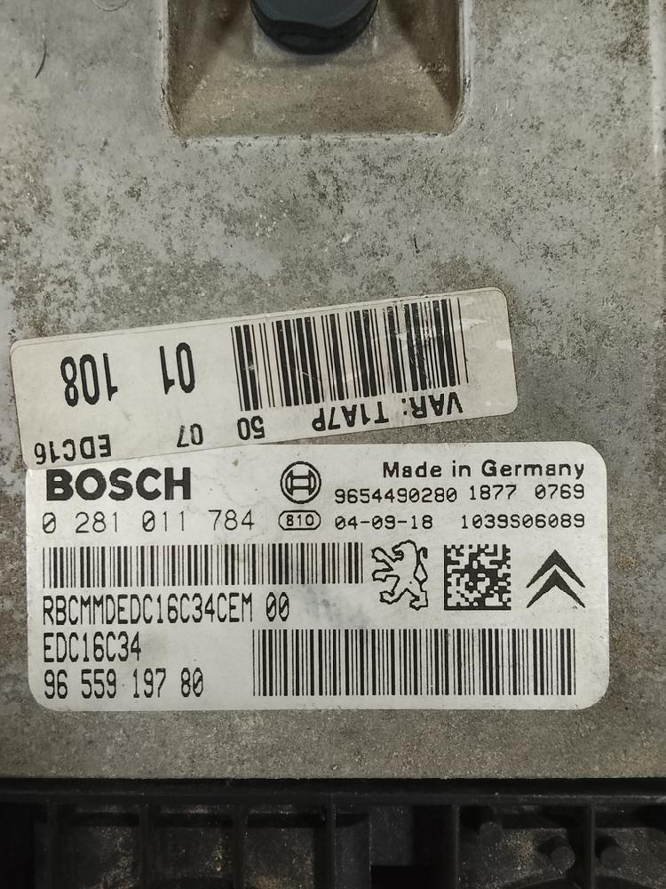 Switchboard engine uce 0281011784 de Peugeot 206 hatchback (2a/c) 2002-2009 70 CV - pieza usada