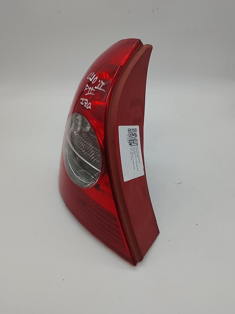 Pisca tras esquerdo 8200071413 de Renault Clio ii (bb_, cb_) 2004-2003 - pieza usada