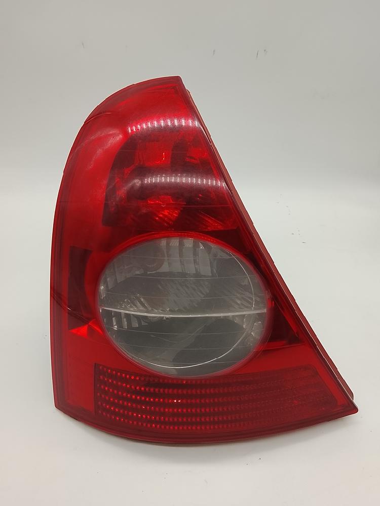 Pisca tras esquerdo 8200071413 de Renault Clio ii (bb_, cb_) 2004-2003