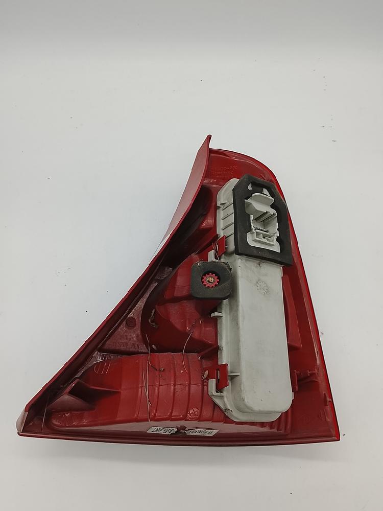 Pisca tras esquerdo 8200071413 de Renault Clio ii (bb_, cb_) 2004-2003 - pieza usada