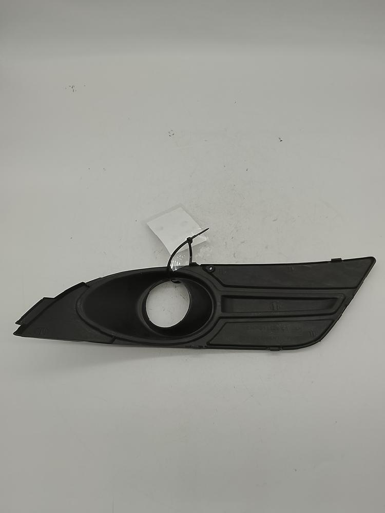Front grille CH-FD11120-C6 de Ford Focus st 2005-2008 - pieza usada