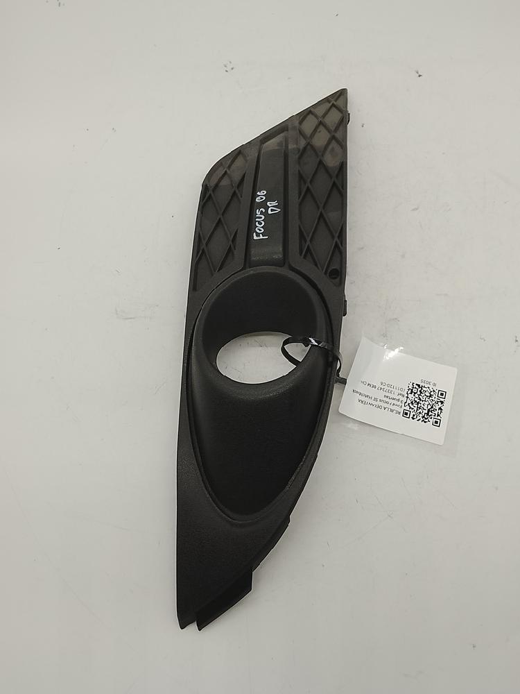 Front grille CH-FD11120-C6 de Ford Focus st 2005-2008 - pieza usada