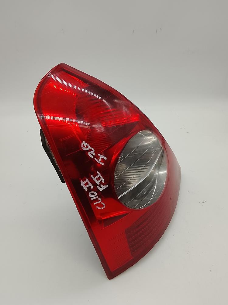 Pisca tras esquerdo 8200071413 de Renault Clio ii (bb_, cb_) 2004-2003 - pieza usada