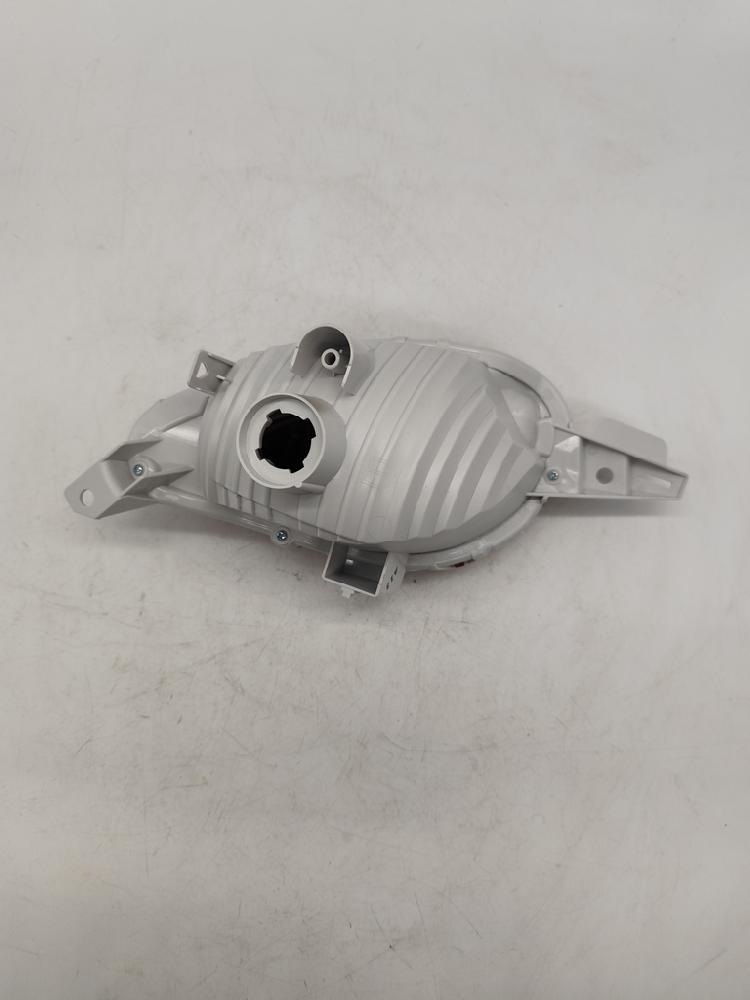 Faro antiniebla trasero derecho 81581-0D230 de Toyota Yaris 2015-2020 - pieza usada