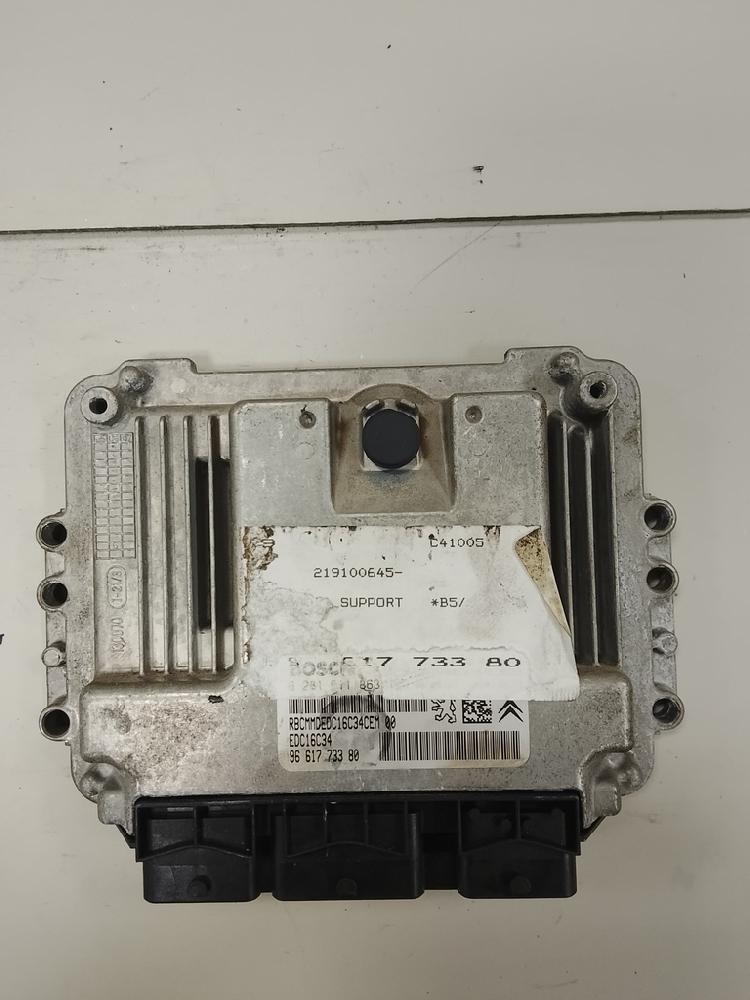 Centralita motor uce 0281011863 de Citroen C4 coupé (la_) 2004-2011 90 CV - pieza usada