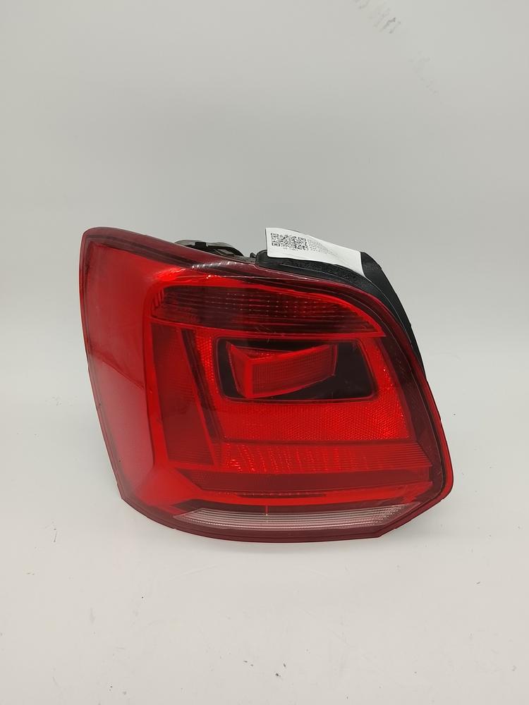 Piloto trasero izquierdo 2215110 de Volkswagen Polo v (6r1, 6c1) 2011-2014
