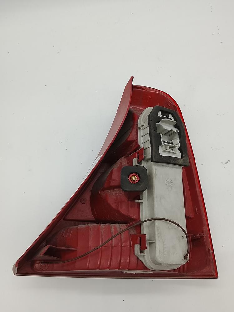 Pisca tras esquerdo 8200071413 de Renault Clio ii (bb_, cb_) 2004-2003 - pieza usada