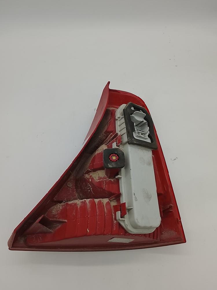Pisca tras esquerdo 8200071413 de Renault Clio ii (bb_, cb_) 2004-2003 - pieza usada