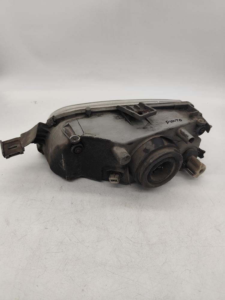 Phare droit 14259800 de Fiat Punto 1993-1999 - pieza usada