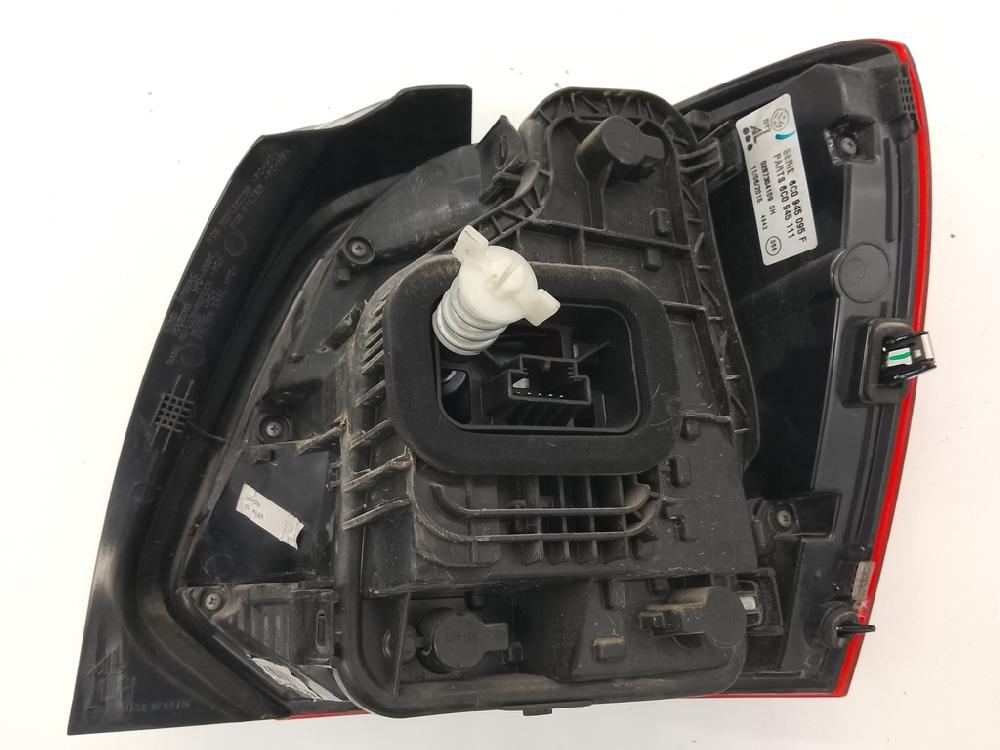 Piloto trasero izquierdo 2215110 de Volkswagen Polo v (6r1, 6c1) 2011-2014 - pieza usada