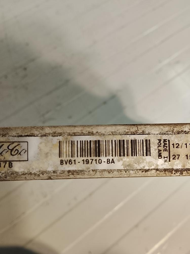 Condensador / radiador aire acondicionado BV61-19710-BA de Ford Focus 2011-2015 - pieza usada