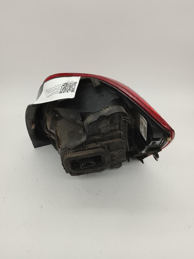 Piloto trasero izquierdo 2215110 de Volkswagen Polo v (6r1, 6c1) 2011-2014 - pieza usada